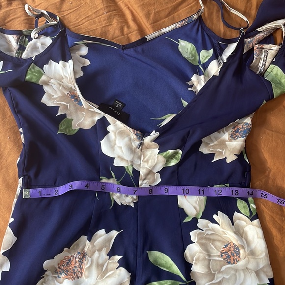 Dress - Picture 6 of 6